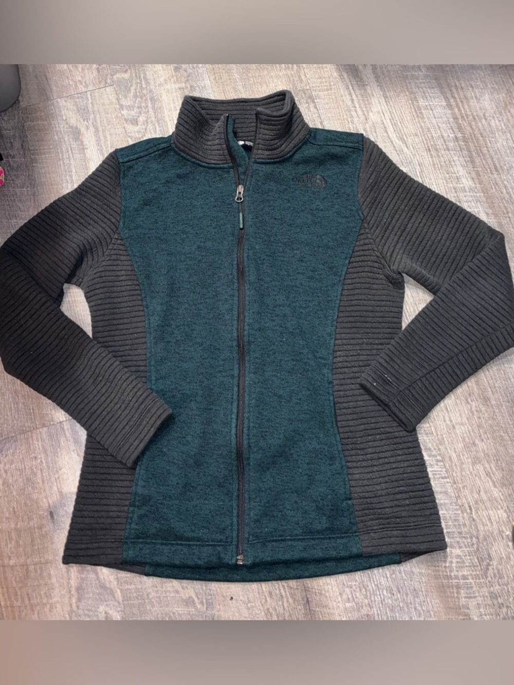 North Face Women’s Indi Full Zip Rib Knit Fleece Jacket Deep Green -size medium